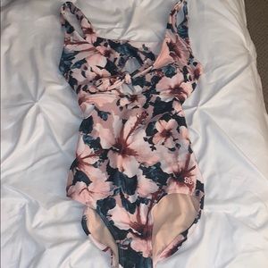 Bathinsuit one piece